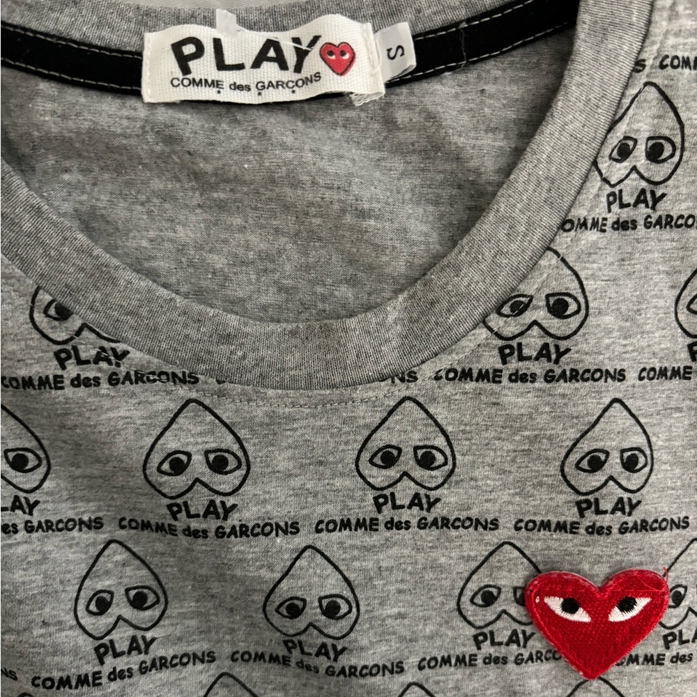 Comme des Garcons PLAY Gray Embroidered Logo T shirt Sz S - Picture 2 of 4